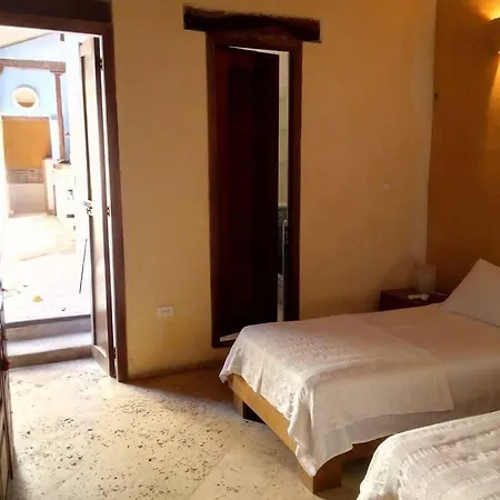 Сasa de vacaciones Charming Colonial With Pool, Walled Cartagena