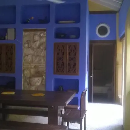 Сasa de vacaciones Charming Colonial With Pool, Walled