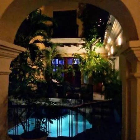Сasa de vacaciones Charming Colonial With Pool, Walled Cartagena
