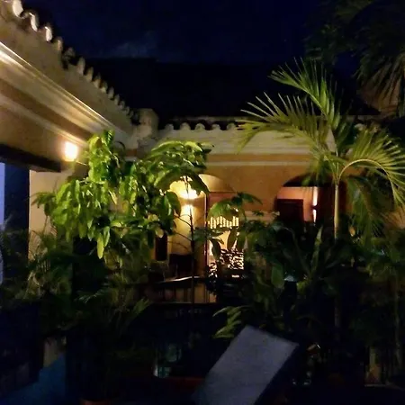 Сasa de vacaciones Charming Colonial With Pool, Walled Cartagena